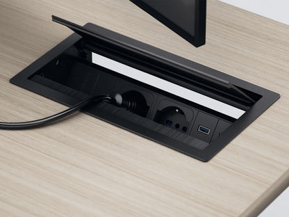 VersaFlap 45 – Sistem Profesional Încastrabil cu Capac și Deschidere Simplă | 2 Schuko + 2 Schuko UPS + 2 USB + 2 RJ45